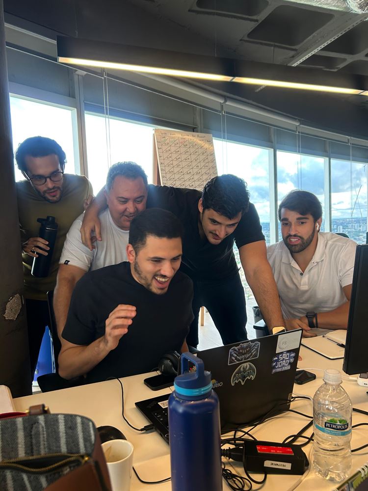 Equipe da Praso em trabalho colaborativo na operação